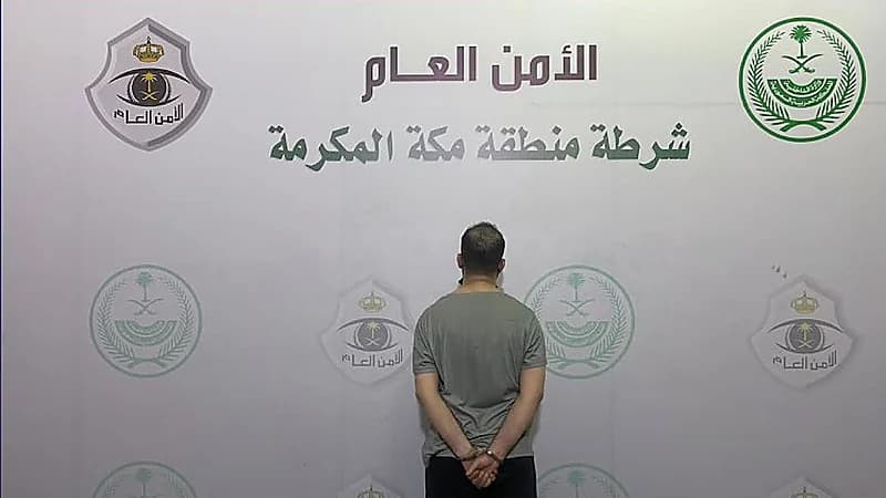 ضبط شخص لترويجه مادتي الحشيش والإمفيتامين المخدرتين بجدة