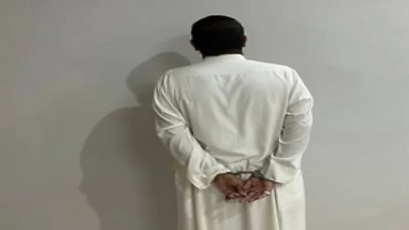 ضبط شخص وثق ونشر ادعاءات غير صحيحة تخص عددًا من الجهات بمكة