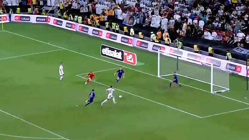 شاهد .. هدف محقق لمنتخب الإمارات يضيع بطريقة لا تصدق
