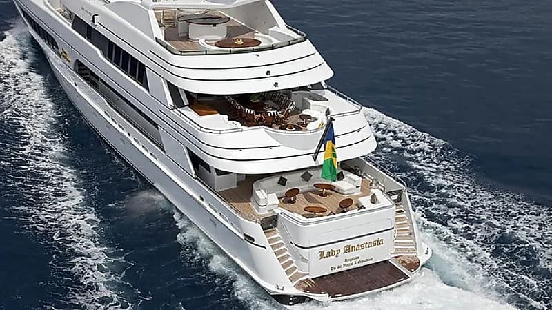 بحار أوكراني يُغرق يخت صاحب عمله الروسي