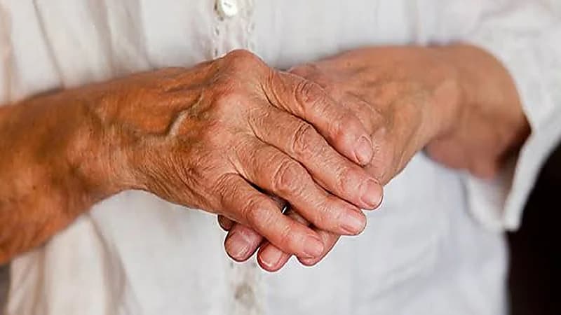 التفاح والطماطم يزيدان ألم التهاب المفاصل