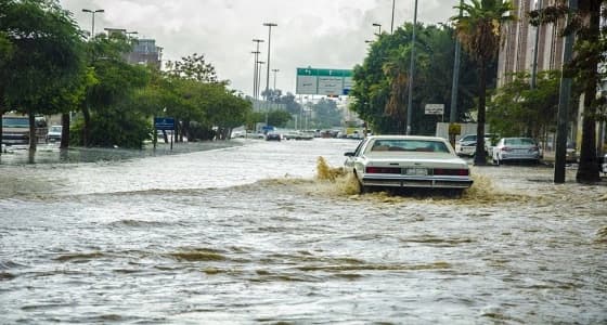 الأمطار في الطائف تحتجز 150 طالبة ثانوية داخل مدرسة