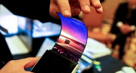 " سامسونج " تبدأ في تصنيع أول هاتف قابل للطي في نوفمبر