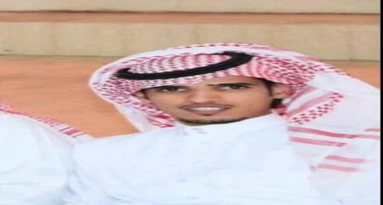 عيسى الرشيدي ينال البكالوريوس في اللغة الإنجليزية