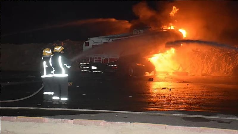 اندلاع ناقلة وقود بحي الحائر بالرياض