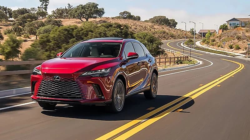 مواصفات أسطول سيارات لكزس SUV المتنوعة موديل 2023 المتوفرة في المملكة .. فيديو