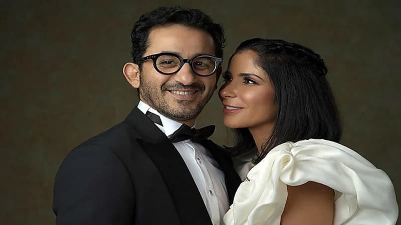 أحمد حلمي يرد على مهاجمي منى زكي ويصفهم بالجهلاء