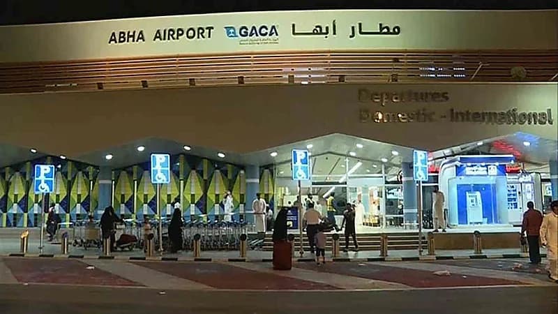 فيديو..توقف حركة الملاحة بمطار أبها الدولي مؤقتًا