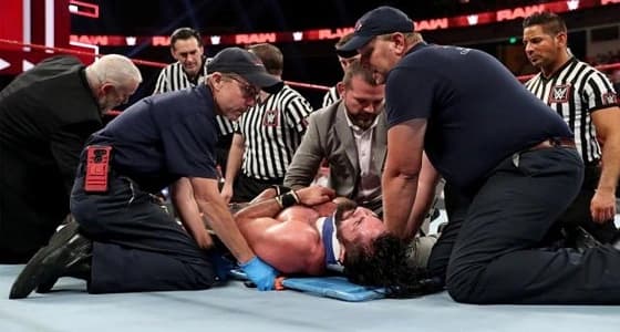 سيث رولينز يتعرض لإصابة قوية قبل عرض WWE في المملكة