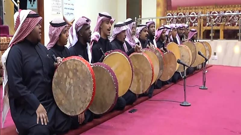 شاهد قصة فرقة شعبية في عنيزة عمرها نصف قرن