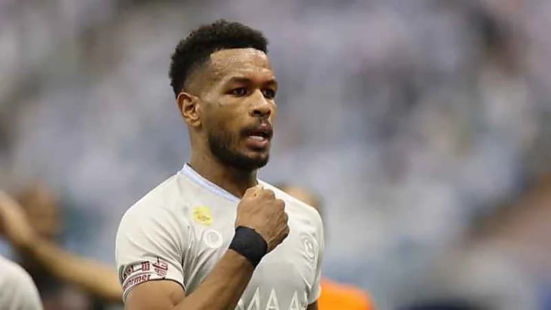 علي البليهي يتلقى عروضًا من الاتحاد والنصر