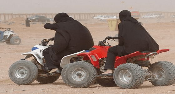 المرور تؤكد استمرار منع النساء ركوب " الدبابات "