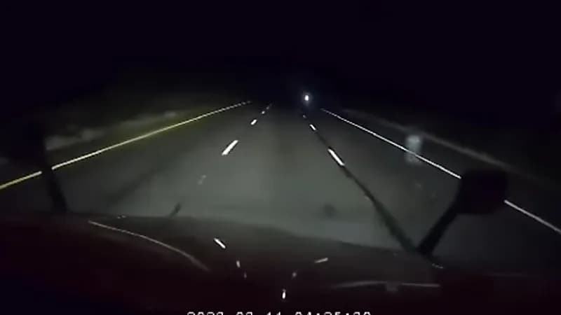 بالفيديو.. شبح غامض على هيئة إنسان يتجول في إحدى طرق أمريكا