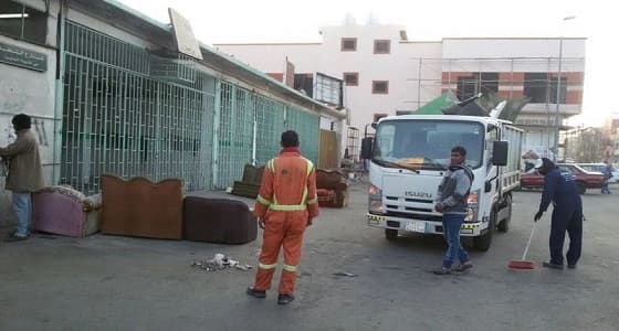 كاميرات المراقبة تسجل مخالفات النظافة بالطائف