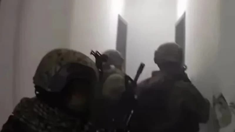 بالفيديو.. حقيقة اعتقال القوات الروسية للرئيس الأوكراني "زيلينسكي"