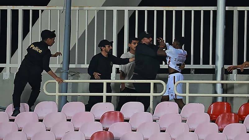 إيقاف زكريا هوساوي مباراتين وتغريمه 100 ألف ريال