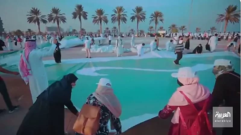 بالفيديو.. إطلاق أكبر لوحة للاحتفال بـ اليوم الوطني في الخبر