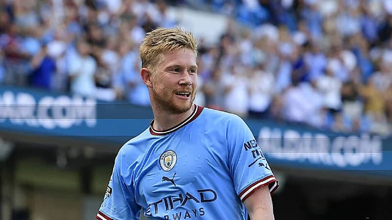 دي بروين يحدد موقفه من الانتقال لدوري روشن