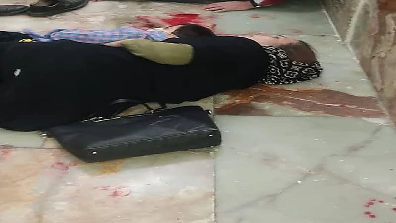 بالصور .. النظام الإيراني يقتل طفل في حضن والدته