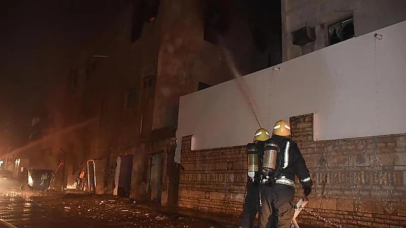 “مدني جدة” يخمد حريقًا اندلع في مبنى بحي الفيصلية
