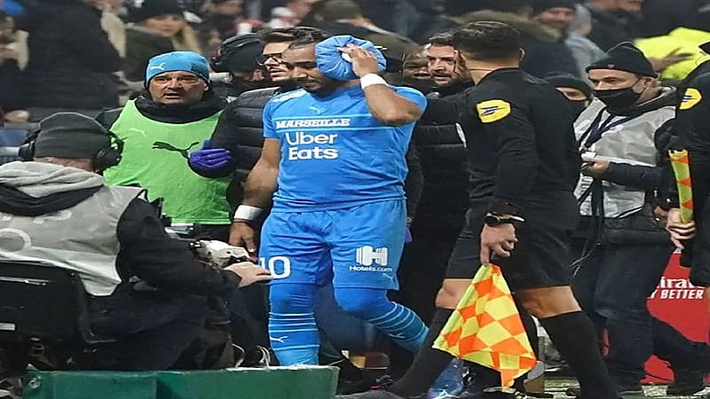 فرنسا: إيقاف المباريات في حال إصابة لاعب أو حكم بمقذوف