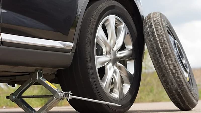 سبب تخلي بعض شركات السيارات عن الإطار الاحتياطي