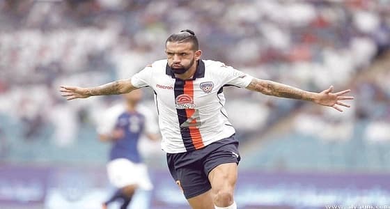 التشيلي فرنانديز يسقط صدارة السومة من قائمة هدافي الدوري