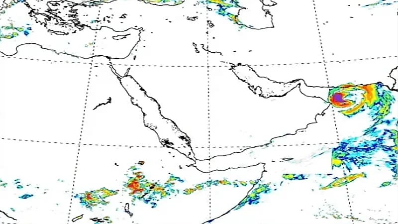 "الأرصاد": منخفض جوي يتسبب في هطول أمطار ولا تأثير لـ"شاهين" على المملكة