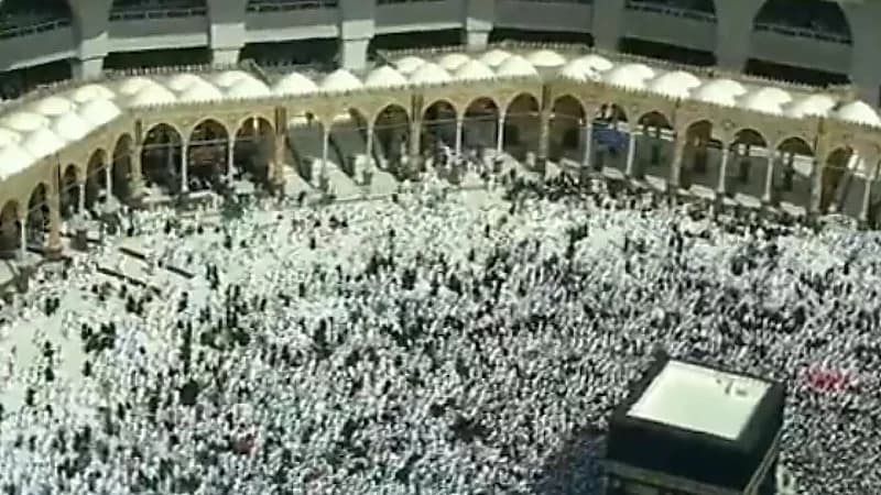 بالفيديو.. حشود غفيرة من المعتمرين في صحن الطواف في اليوم الـ 23 من رمضان