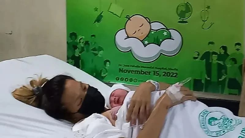 صورة للطفلة التي جعلت تعداد سكان العالم 8 مليار