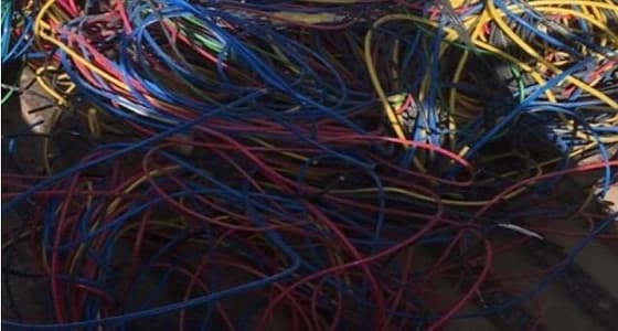 ضبط وافد آسيوي تخصص في سرقة أسلاك المباني الإنشائية برفحاء