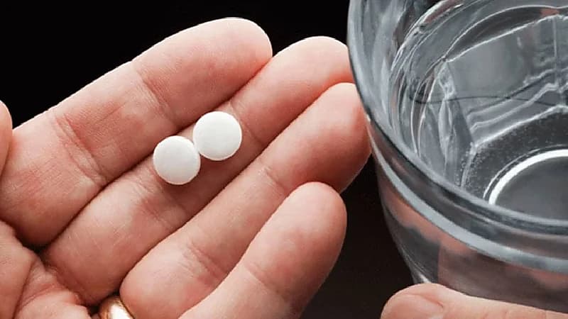 بالفيديو .. طبيب يوضح فوائد وأضرار تناول الأسبرين لبعض الفئات