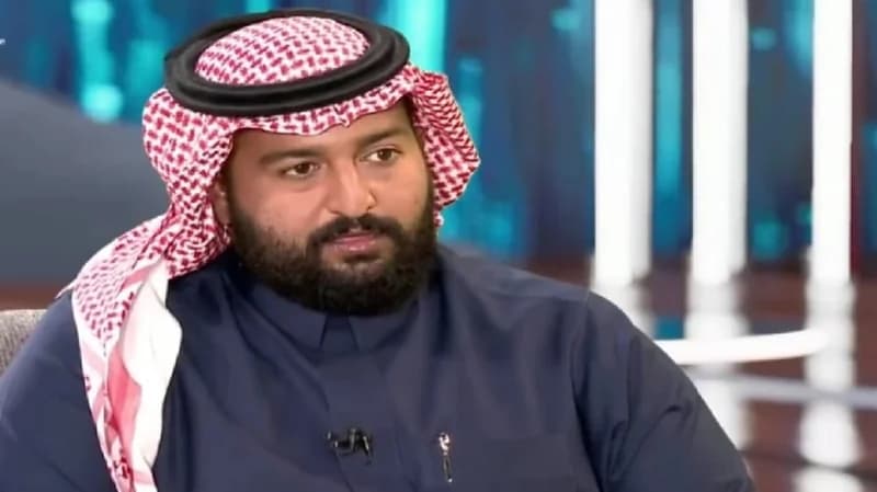 شاهد.. إبراهيم الحجاج مع جائزة أفضل ممثل تليفزيوني على طريقة ميسي