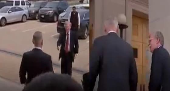 بالفيديو.. وزير الدفاع الأمريكي يمازح جون بولتون