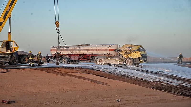 انقلاب ناقلة وقود على طريق "القصيم - حائل"