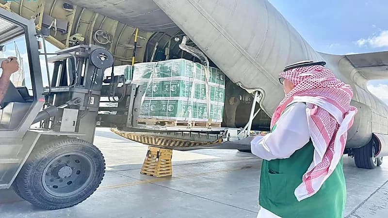 وصول الطائرة الإغاثية السعودية الـ63 لإغاثة الشعب الفلسطيني في غزة