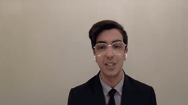 شاهد.. قصة مواطن عمل في تنظيف غرف الفنادق حتى وصل إلى مساعد مدير 