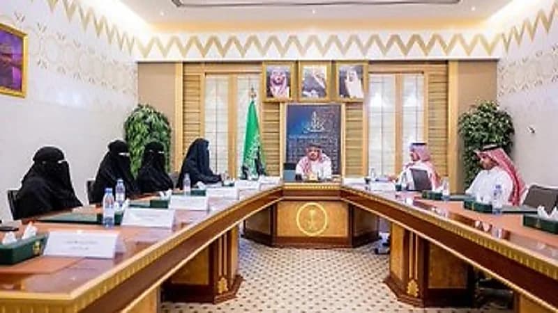 أمير القصيم يوجّه بتعميم ثلاثة مسارات للترشح  في جائزة شقائق الرجال