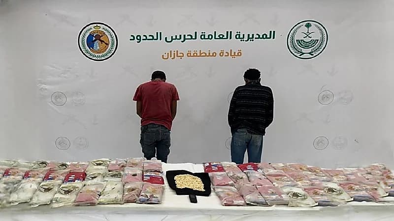 القبض على مقيمين لتهريبهما 43 كيلوجرامًا من الحشيش و3420 قرصًا من مادة الإمفيتامين