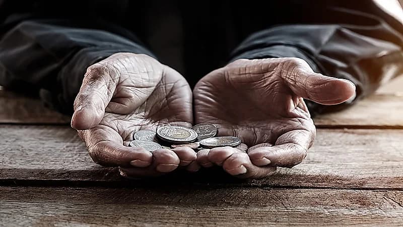 قصة ثري صار متسولاً بسبب غيبوبة سكر