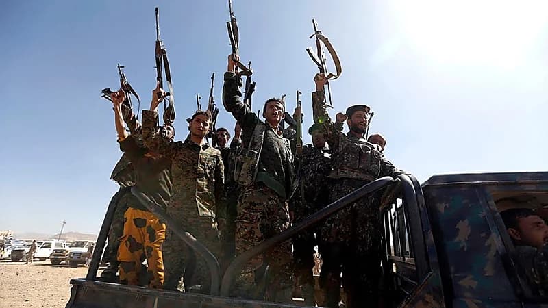 الحكومة اليمنية ترحب بإدراج 3 من قيادات الحوثي على قائمة العقوبات