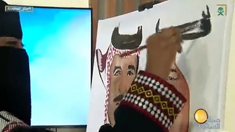 شاهد..فنانة تشكيلية تبدع في رسم خادم الحرمين وملك البحرين