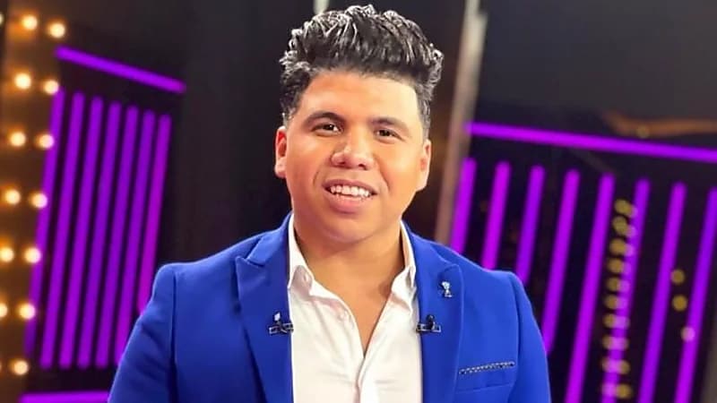 شاهد.. عمر كمال يفاجئ جمهوره بصورة جديدة من تركيا 