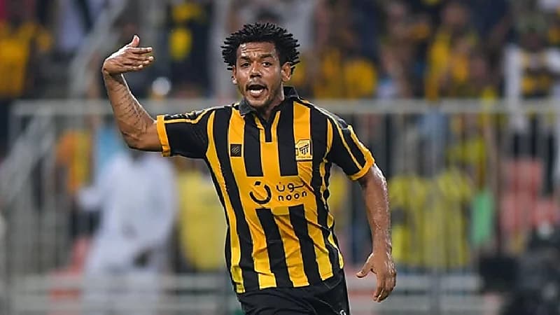 "رومارينهو": الفارق بدأ يتسع مع المنافسين وعلينا الثقة بأنفسنا