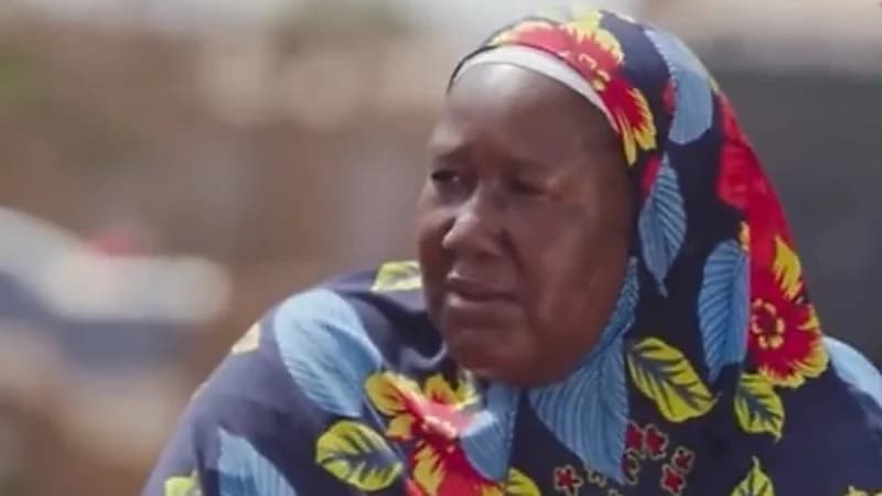 شاهد.. قصة مؤثرة لأم وزعت أطفالها على منازل القرية بعد وفاة زوجها