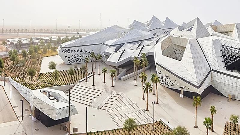 مركز الملك عبدالله للدراسات يطرح برنامج تطوير الخريجين بعدة مزايا