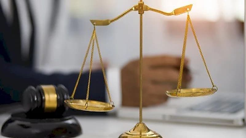 سيدة تقاضي زوجها بسبب سيارة