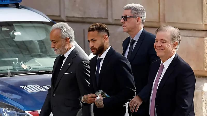 نيمار يعترف أمام المحكمة بالتوقيع على ما طلبه منه والده