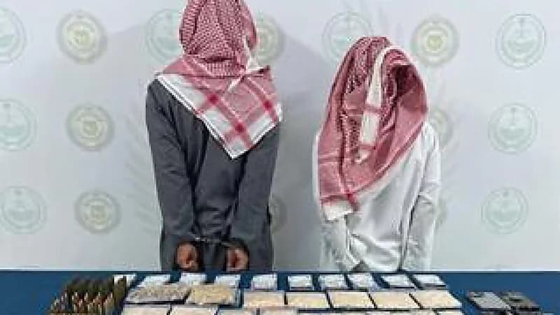 ضبط مواطنين لترويجهما 14 ألف قرصًا من مادة الإمفيتامين المخدر بالقنفذة