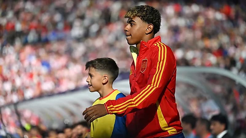 لاعب اسبانيا ينجح في اجتياز امتحانات المرحلة الثانوية